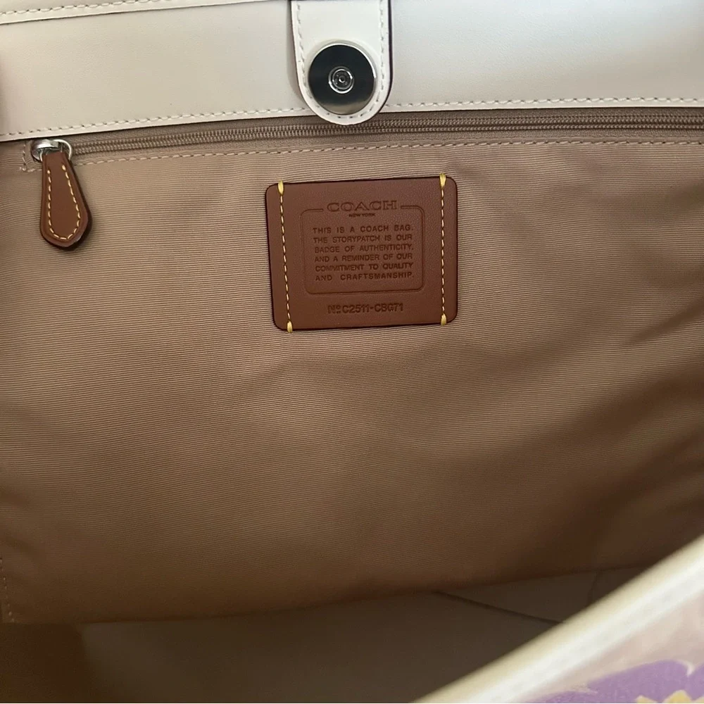 New Coach Floral Tote Bag City Tote Bag In Signature Canvas With Floral Print - Picture 9 of 12